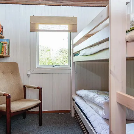 4 Person In Ans By-by Traum